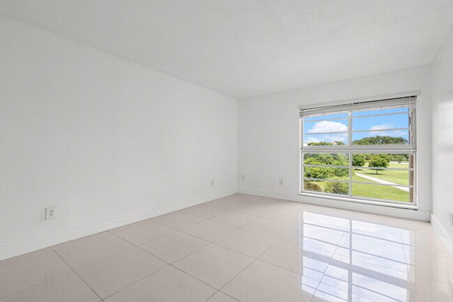 Photo - 9170 Fontainebleau Blvd Unit 301