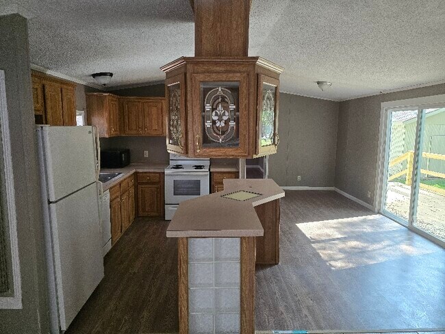 Photo - 612 Cherokee Ln