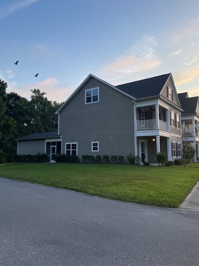 Photo - 430 Forsythia Ave