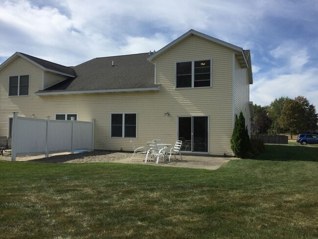 Photo - 2456-2456 Millview