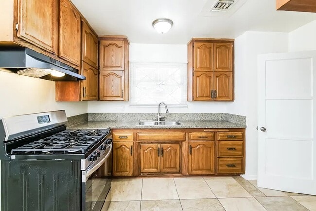 Photo - 8137 Darby Ave