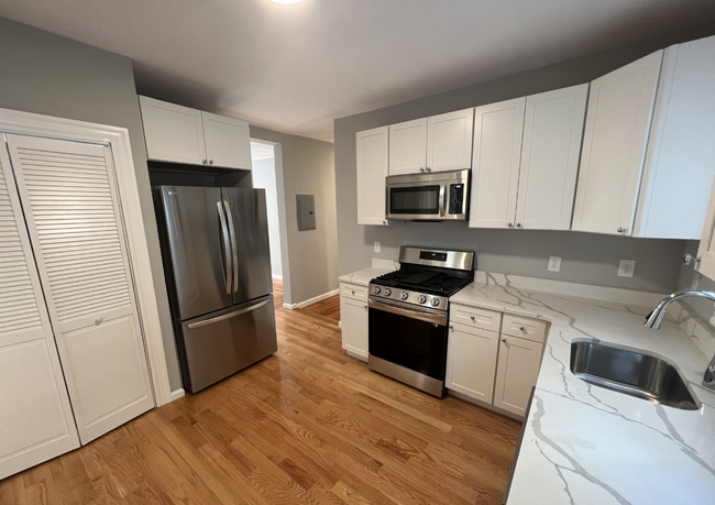 Building Photo - 33 Hancock St Rental