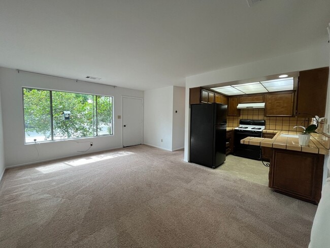 Photo - Pet friendly 2+1 w/private yard + in-unit laundry!