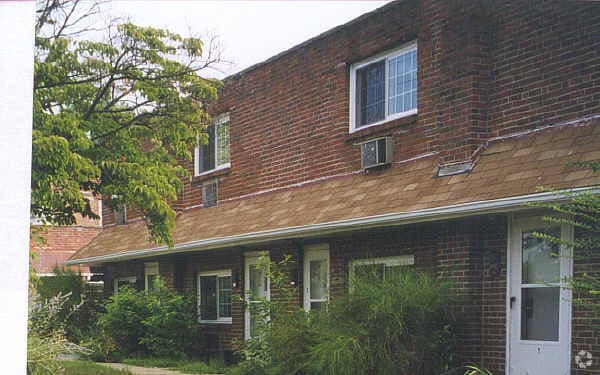 Manor Park Apartments - Manor Park Apartments