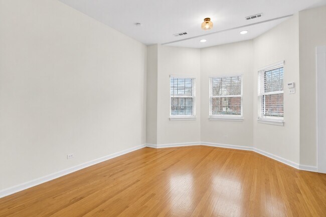 Photo - 3115 N Oakley Ave Unit 1