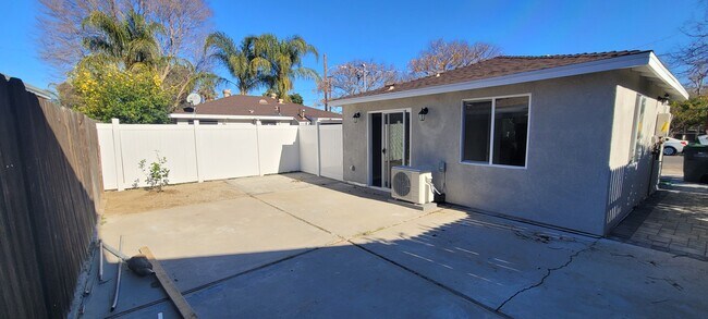 Photo - 25069 Chestnut St