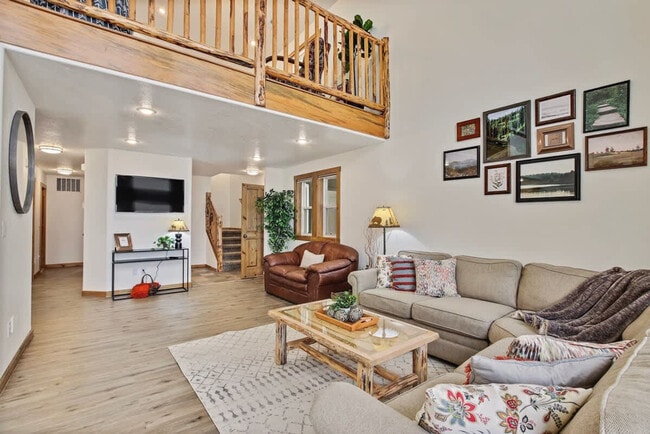 Photo - 130 Par Dr Unit ID1250656P