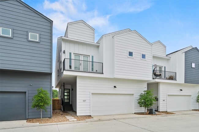 Photo - 107 Tolima Dove St