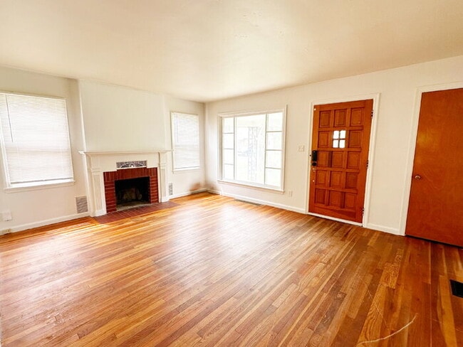 Photo - EAST SIDE 3 BEDROOM WITH BASEMENT!  AVAILABLE NOW!