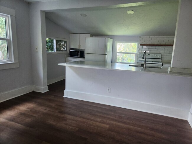 Photo - 125 Palm Pl Unit B