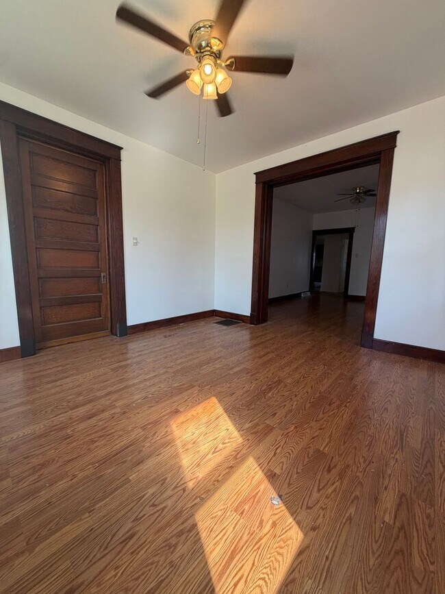 Photo - 414 E 9th St