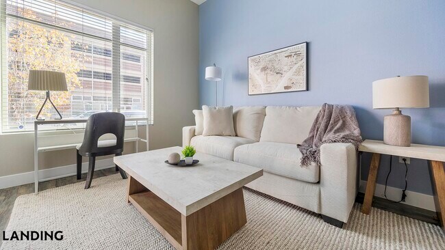 Photo - 1000 S Broadway Unidad 111