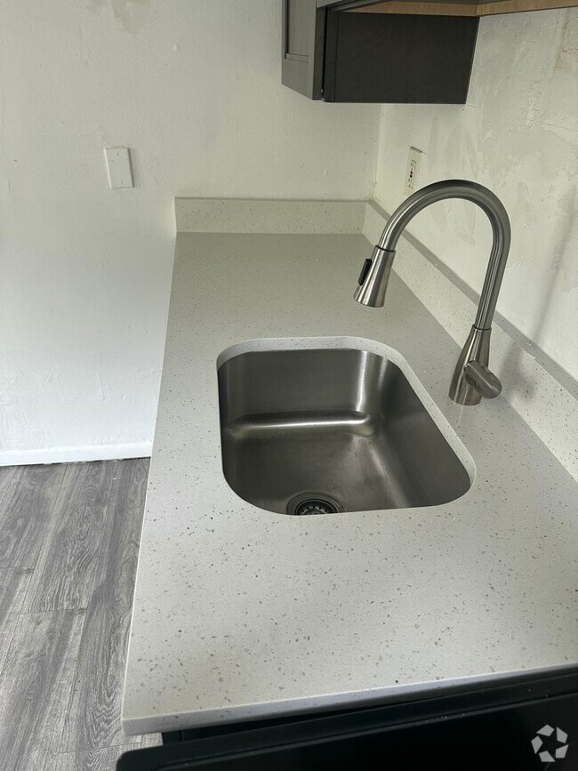Building Photo - 815 4th St Rental