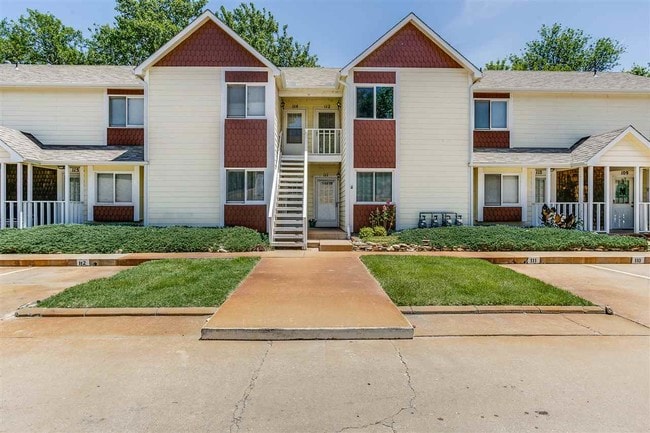 Building Photo - 4800 W 13th St N Unit 305