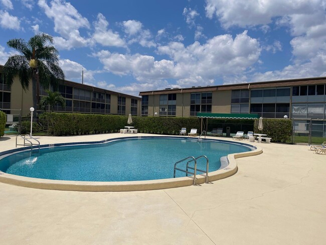 Photo - 400 Village Green Cir W Unit 304