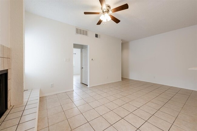 Photo - 9100 Mountain Ridge Dr Unit 105