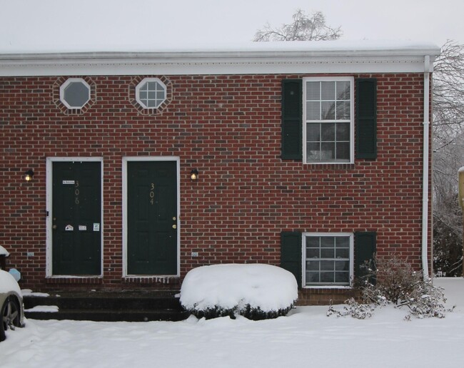 Photo - 304 Lakeview Dr Townhome