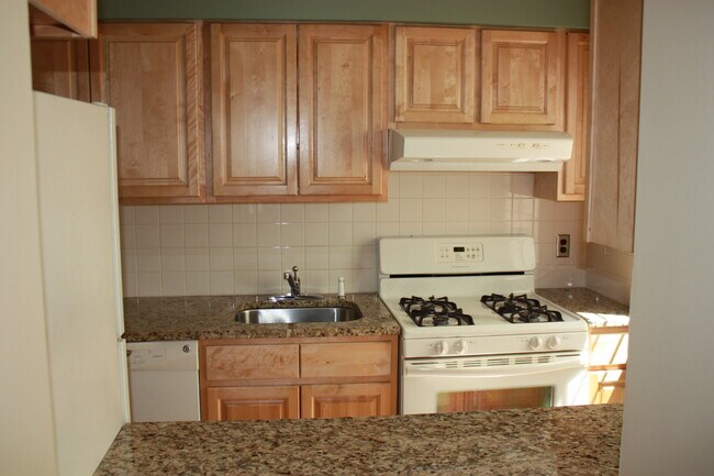 Photo - 64 Parkway Rd Unit 2B