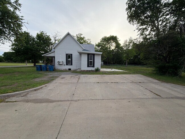 Photo - 45 E Smith Ave