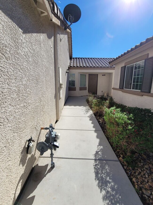 Photo - Beautiful Single Story Town Home in Mountains Edge Community