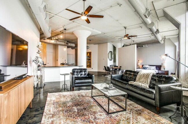 Photo - 2220 Canton St Unidad 209