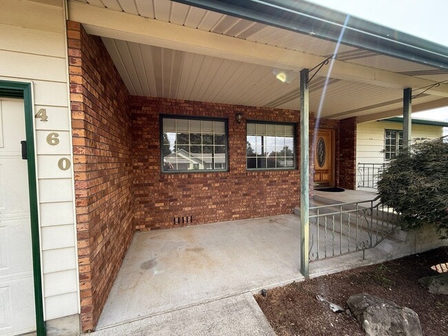 Photo - 460 SE Conifer Pl