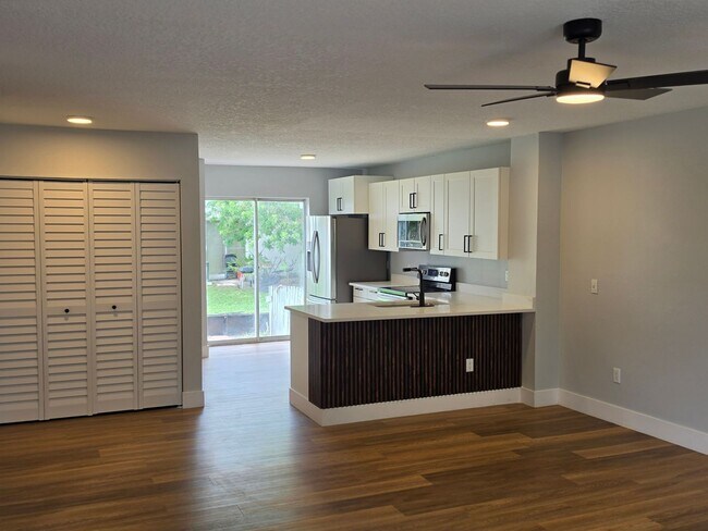 Photo - FOR RENT!! RECENTLY RENOVATED 2 BEDROOM 2 BATH CONDO (FIRST FLOOR)...