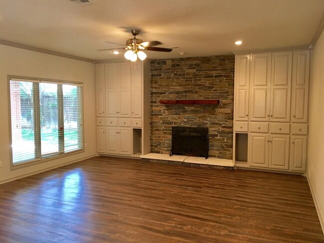 Photo - 8306 Elkhart Ave