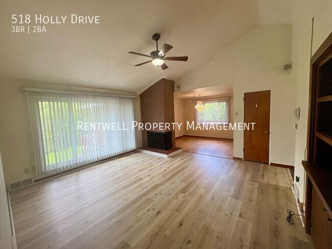 Photo - 518 Holly Dr