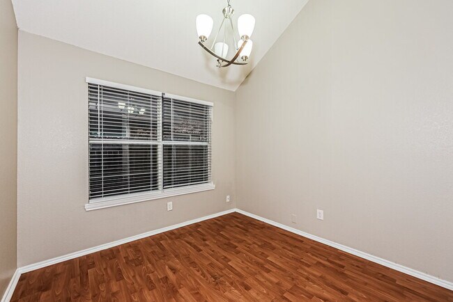 Photo - 208 Vines Dr