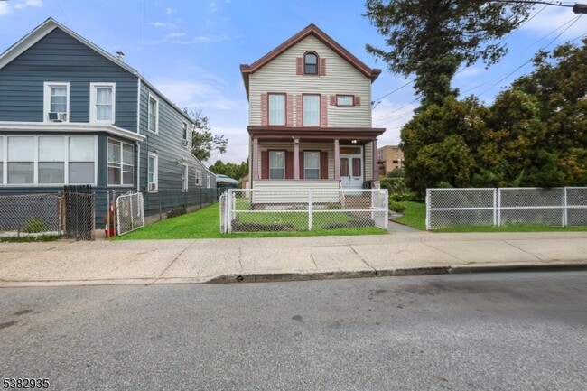 Photo - 100 Linden St