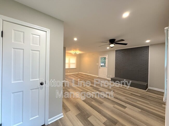 Photo - 1714 Sue St
