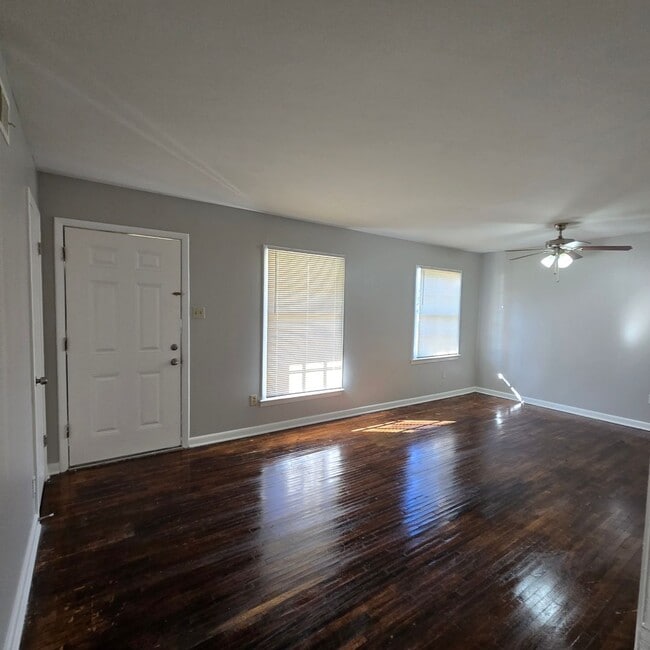 Photo - 344 E Shelby Dr