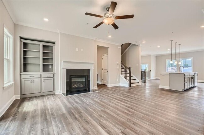 Photo - 461 Stagecoach Bnd SE