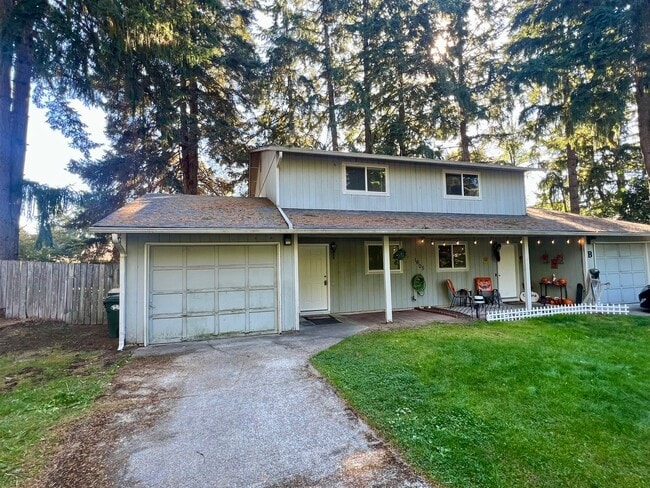 Building Photo - Newly Updated Duplex (Unit A) - Water incl...