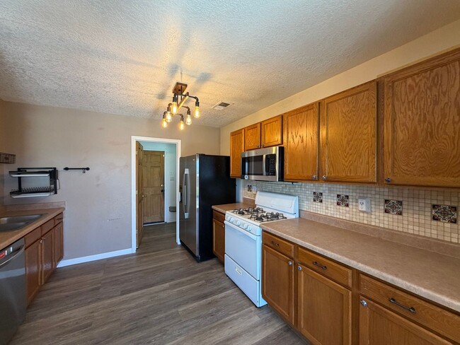 Photo - Cozy 3 Bedroom 2.5 Bathroom Home In Ventana Ranch!
