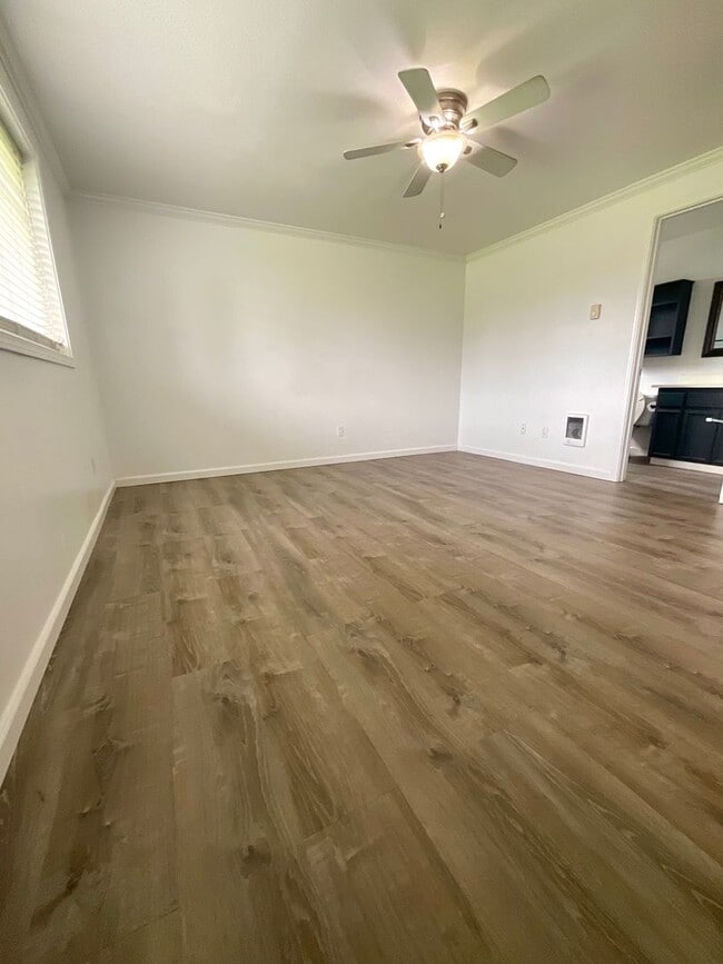 Photo - Charming 3 Bedroom Rambler! ~Close to Elementary School~