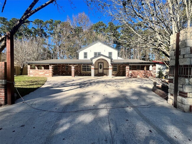 10811 River Oaks Dr