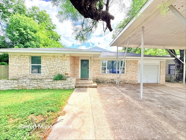 Building Photo - Spacious 5 Bedroom, 3 bath