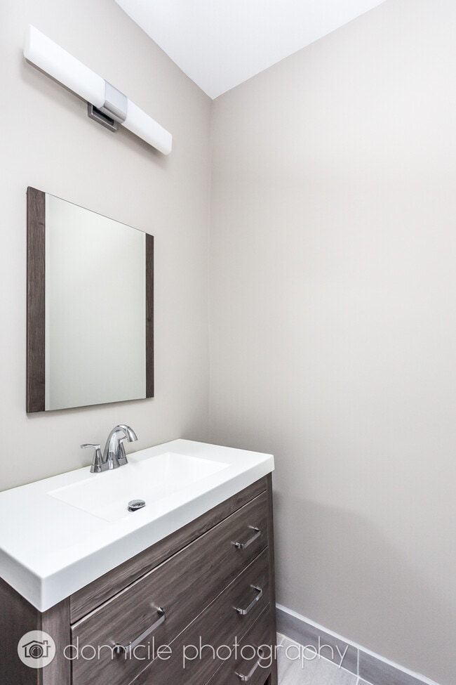 Photo - 1057 W Cornelia Ave Unit 1