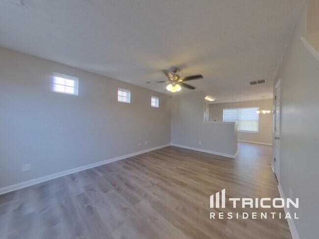 Photo - 115 Highgate Trail