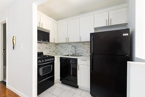 222 E 14th St Unit 7M