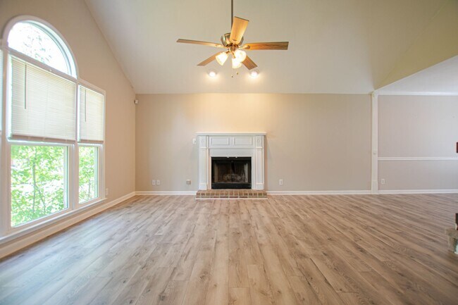 Photo - Pet Friendly Three Bedroom!