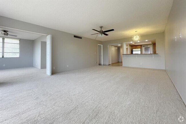 Building Photo - 3051 S Palm Aire Dr Unit 401 Rental