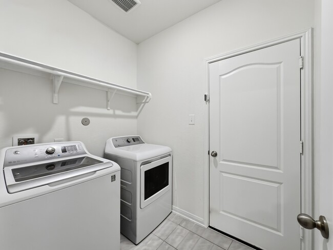 Building Photo - 25402 Trinity Oakley Ct
