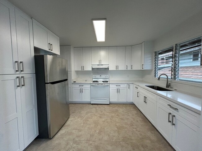 Building Photo - 2601 Unit UPSTAIRS