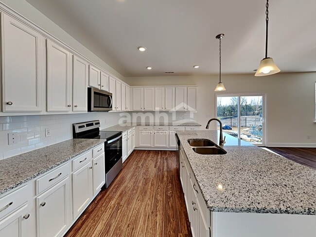 Photo - 1331 Lomond Dr