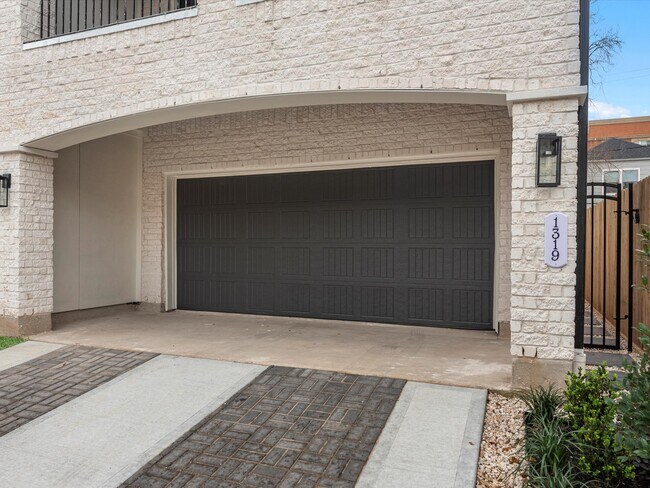 Photo - 1317 W Bell St