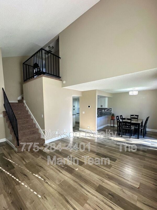 Photo - 1725 Catham Ln
