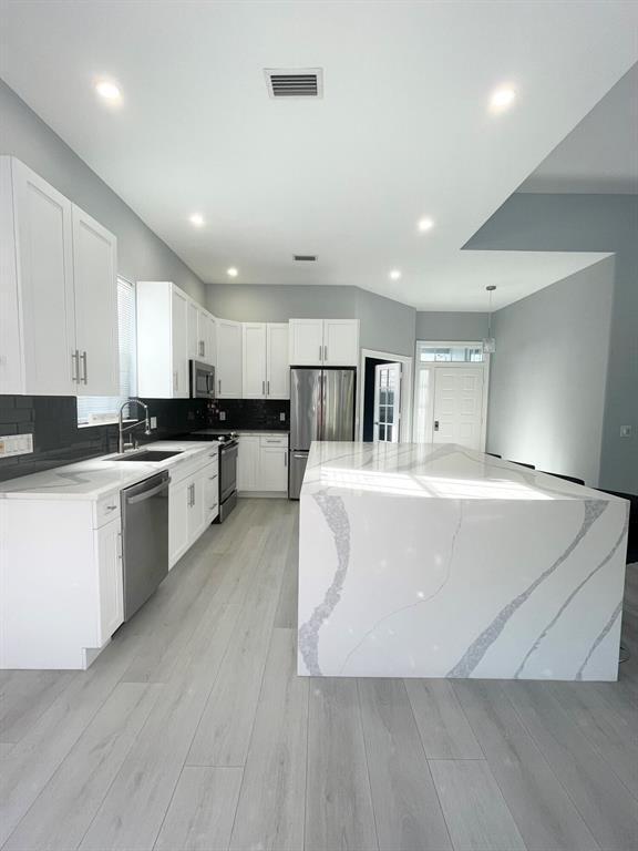 Building Photo - 304 NW Bentley Cir Rental